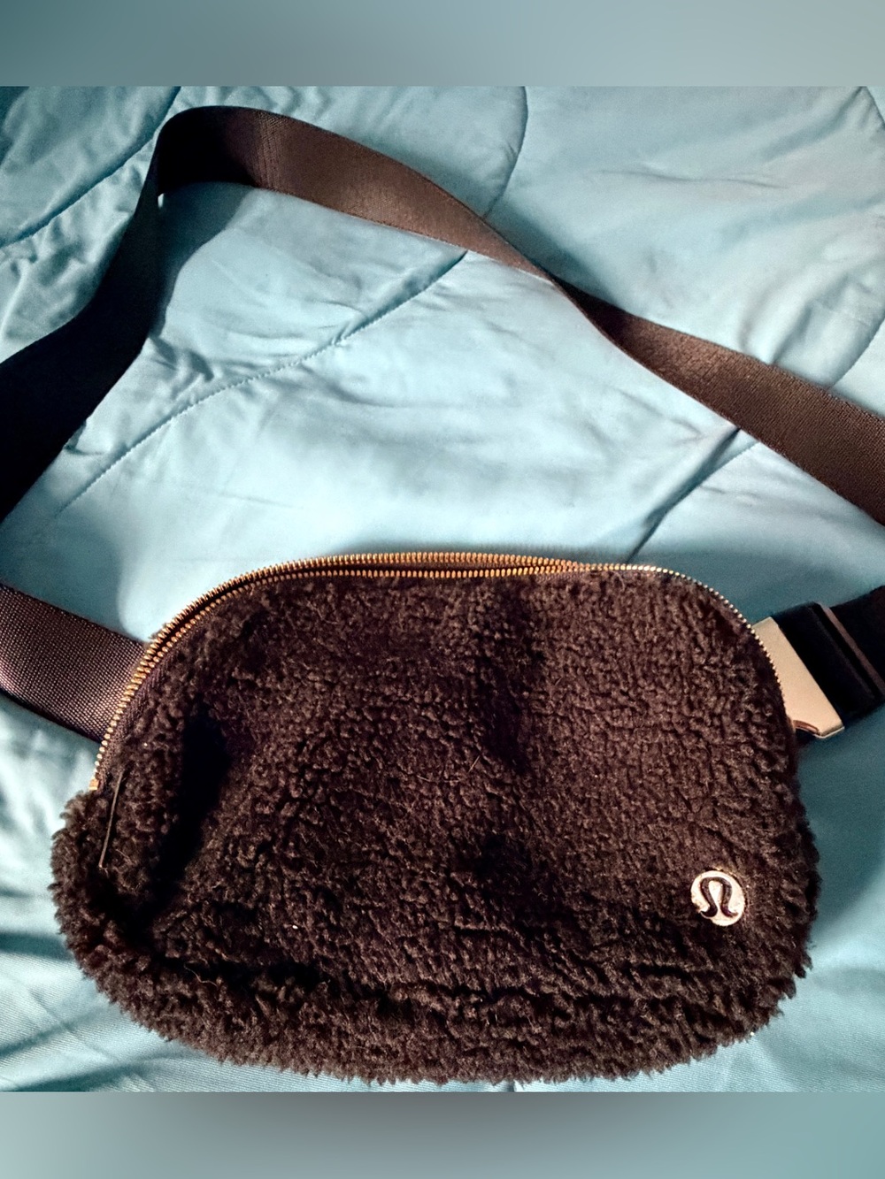 ✨ Rare ✨ Lululemon Everywhere Belt Bag 1L Fleece Sherpa - Black / Gold Hardware